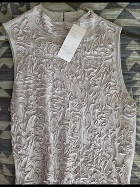 Design History New Heather Gray Top, Sculpted Front, Keyhole Button Back, Dressy